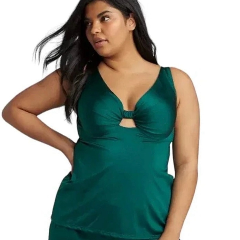 NWT Cacique Swim Lane Bryant 42F Emerald Green Lightly Lined Plunge Tankini Top